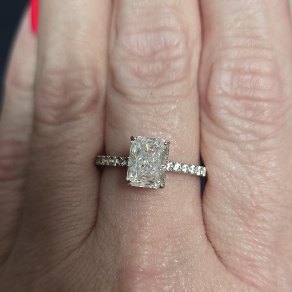 Maxine of Hollywood Silver Sparkling Ring - Picture 1 of 4